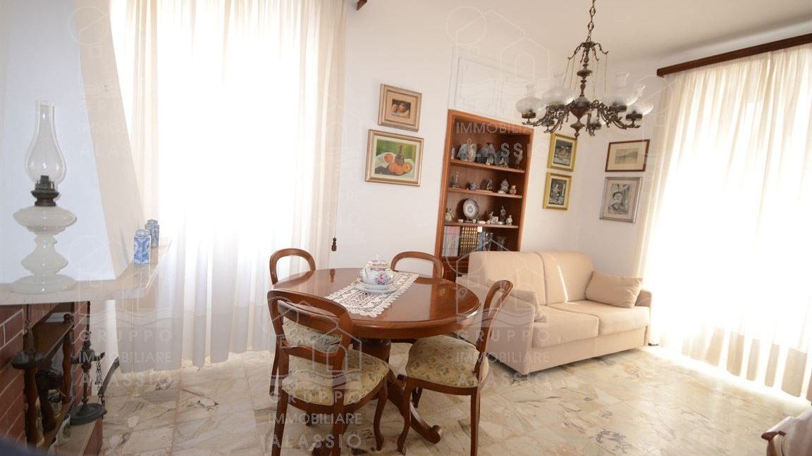 aa7f46ee-9c28-4c49-865e-f809f38ad5fb